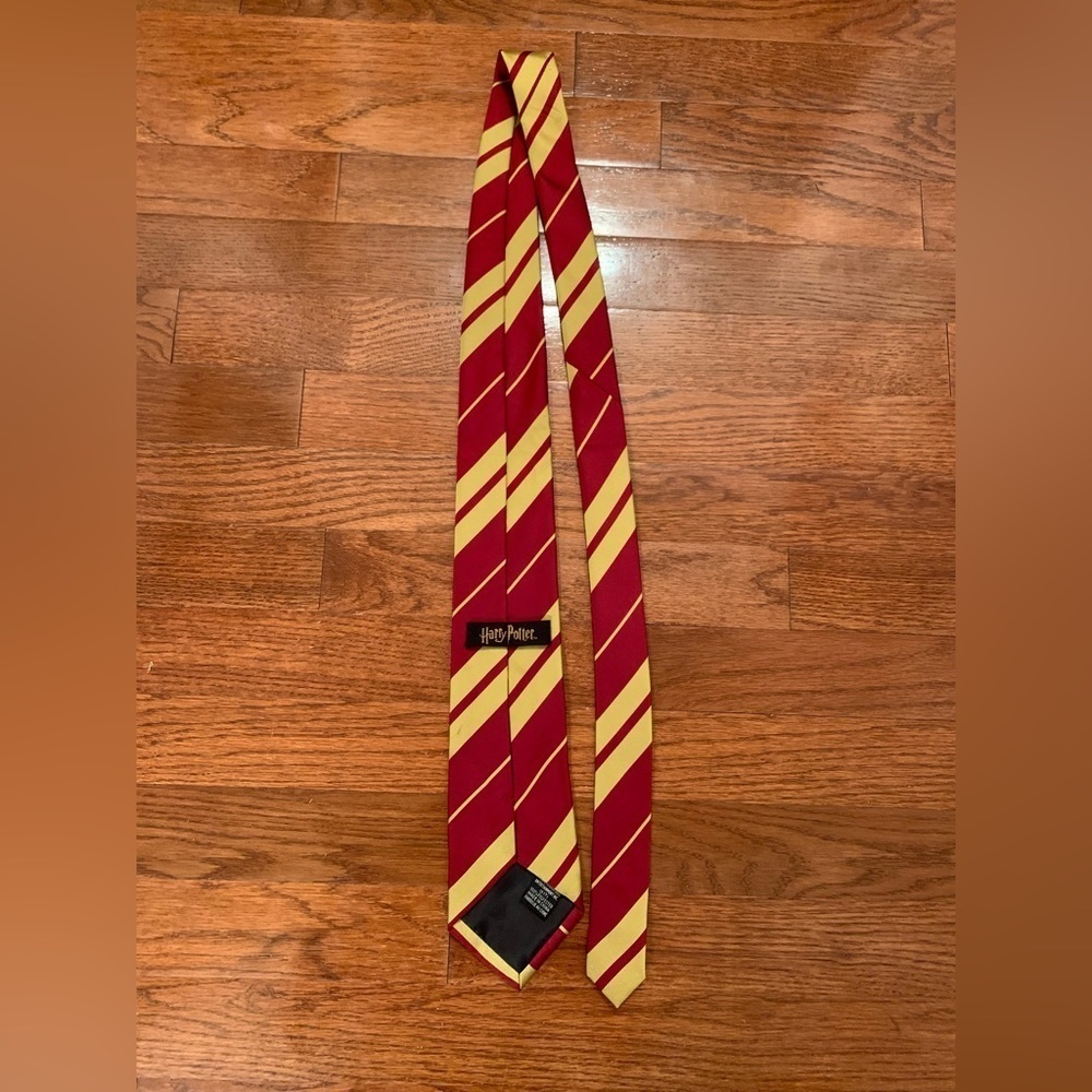 MENS COSPLAY HARRY POTTER PREPPY TIE RED GOLD CREST UNI STRIPE - Picture 3 of 4